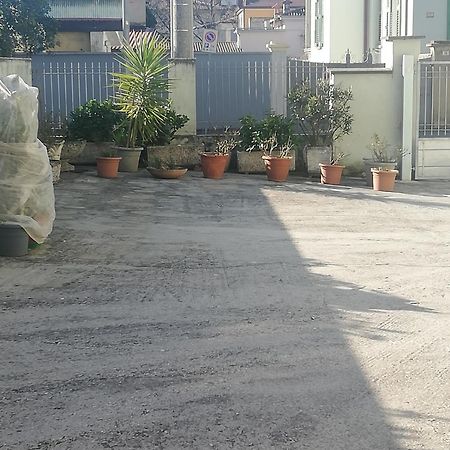 גוריציה Agli Oleandri Appartamento In Villa Con Con Parcheggio מראה חיצוני תמונה